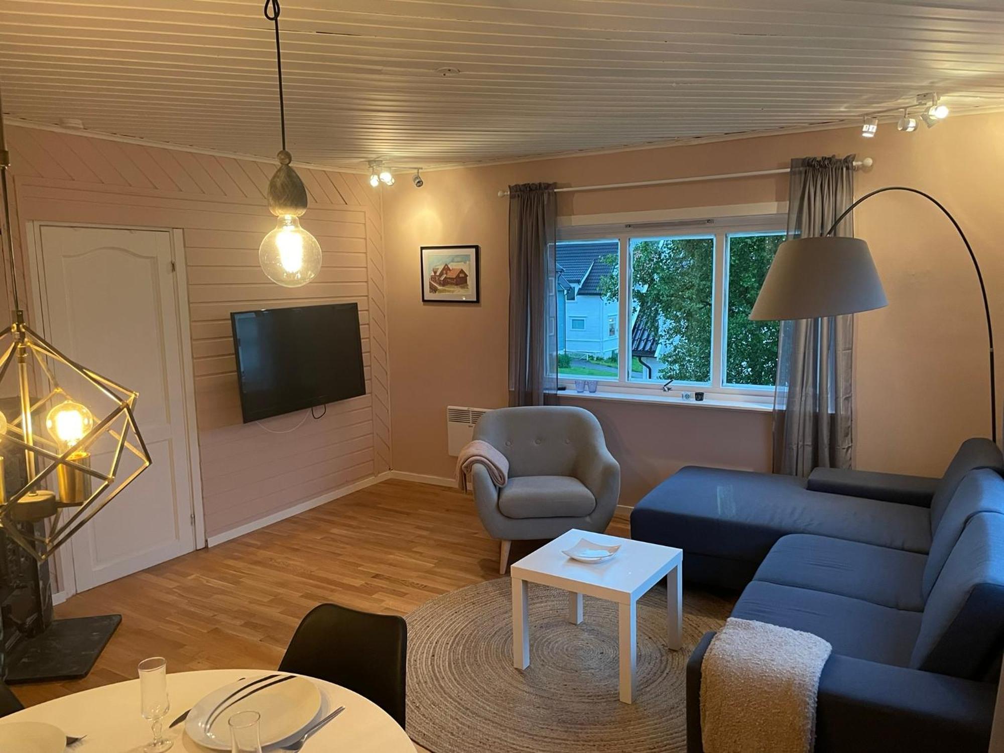 Centrally Located Apartment In Classic Townhouse Тромсё Экстерьер фото