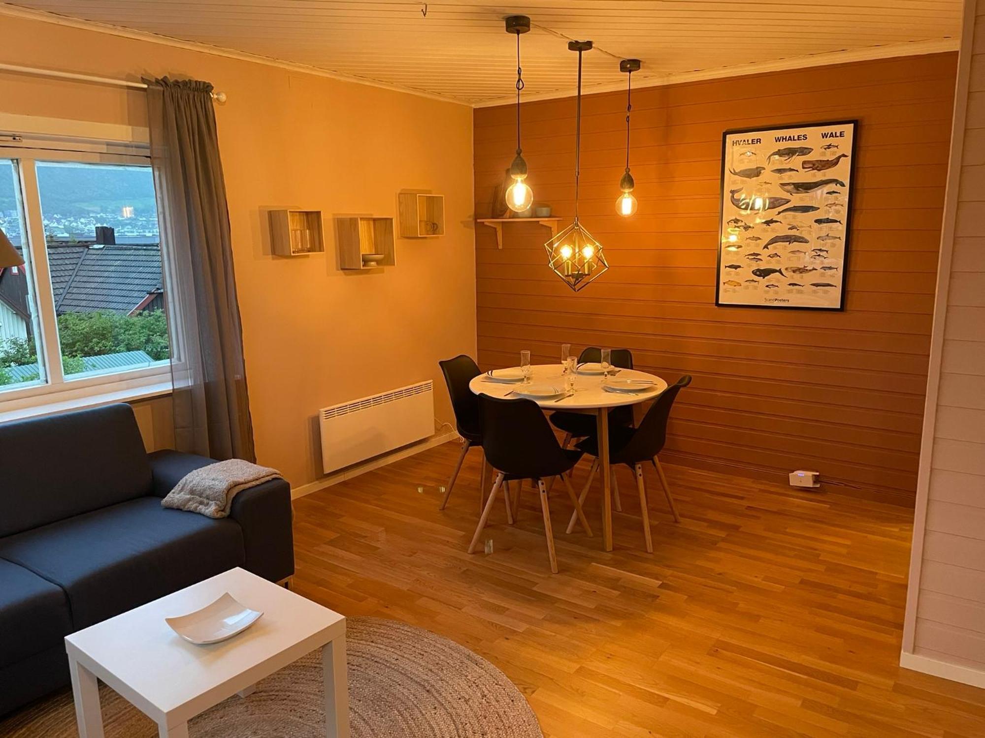 Centrally Located Apartment In Classic Townhouse Тромсё Экстерьер фото