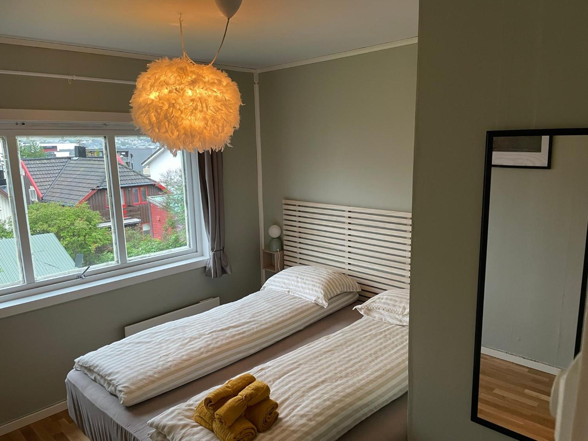 Centrally Located Apartment In Classic Townhouse Тромсё Экстерьер фото
